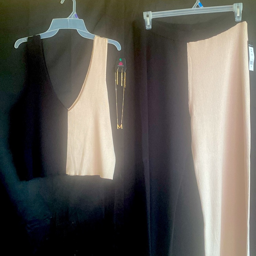 NWT BCBG Paris Cute Set of rayon and polyester in cream and black